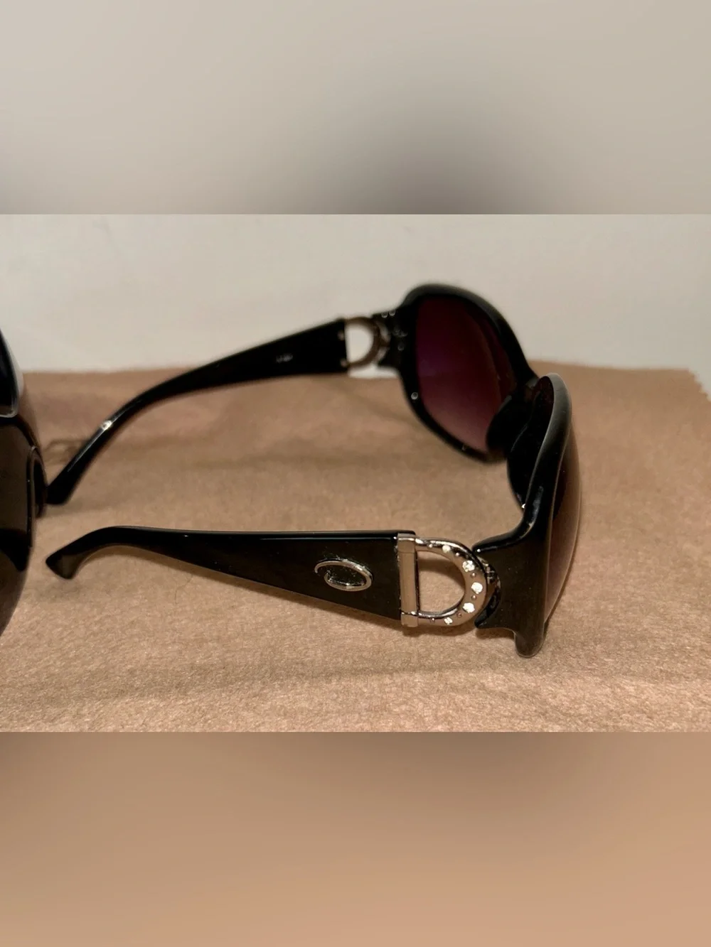 Women’s Lot of 4 Vintage Y2K Sunglasses.  No branding.  Just cool!